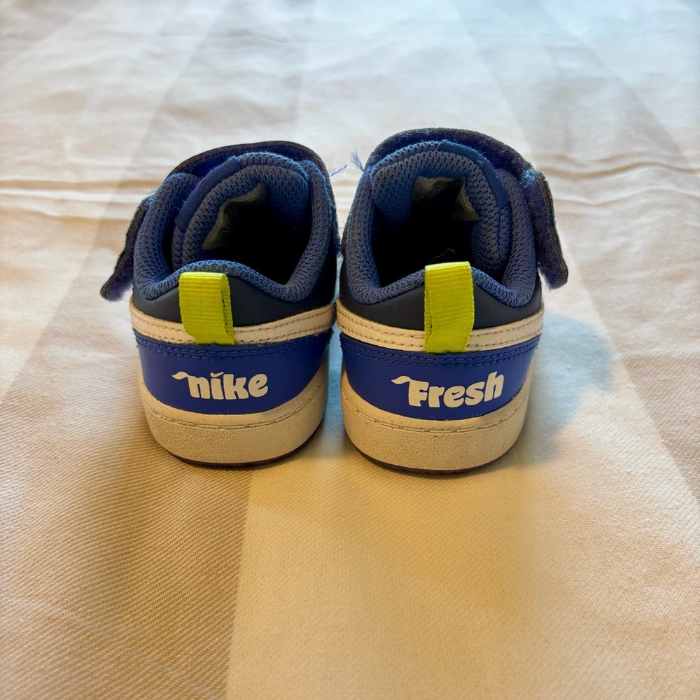 Nike Toddler Sneakers - Picture 3 of 5
